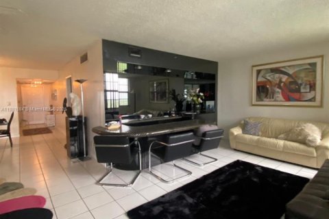 Condo in Pompano Beach, Florida, 3 bedrooms  № 1925459 - photo 16