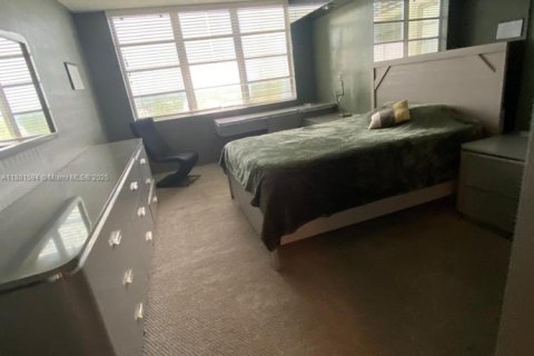 Condo in Pompano Beach, Florida, 3 bedrooms  № 1925459 - photo 10