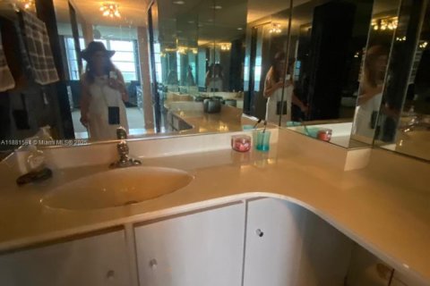 Condo in Pompano Beach, Florida, 3 bedrooms  № 1925459 - photo 14