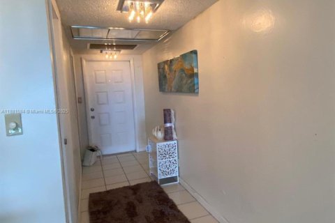 Condo in Pompano Beach, Florida, 3 bedrooms  № 1925459 - photo 18