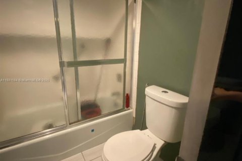 Condo in Pompano Beach, Florida, 3 bedrooms  № 1925459 - photo 9