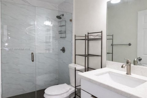Condominio en alquiler en Hialeah Gardens, Florida, 2 dormitorios, 102.19 m2 № 1998663 - foto 7