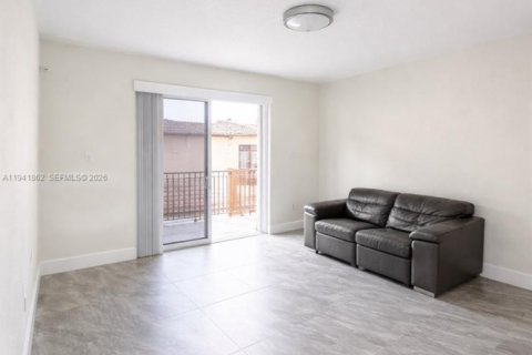 Condominio en alquiler en Hialeah Gardens, Florida, 2 dormitorios, 102.19 m2 № 1998663 - foto 6