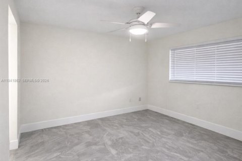 Condominio en alquiler en Hialeah Gardens, Florida, 2 dormitorios, 102.19 m2 № 1998663 - foto 4