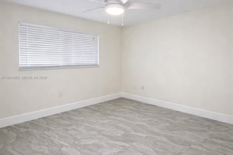 Copropriété à louer à Hialeah Gardens, Floride: 2 chambres, 102.19 m2 № 1998663 - photo 9