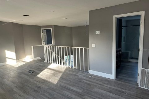 House in Orlando, Florida 4 bedrooms, 347.83 sq.m. № 1543403 - photo 12