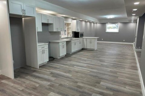 House in Orlando, Florida 4 bedrooms, 347.83 sq.m. № 1543403 - photo 8
