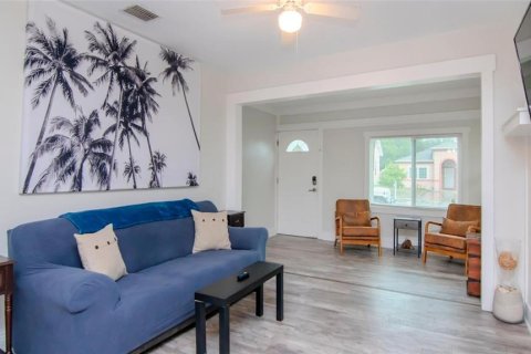 Commercial property in Clearwater, Florida 4 bedrooms, 132.2 sq.m. № 2101794 - photo 5
