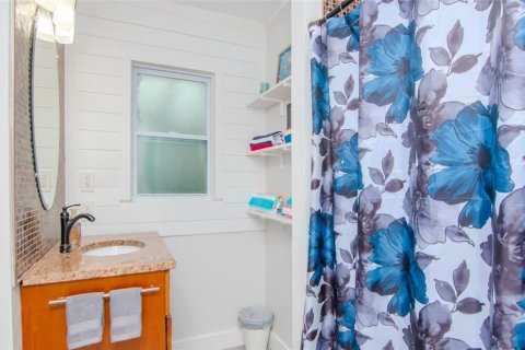 Commercial property in Clearwater, Florida 4 bedrooms, 132.2 sq.m. № 2101794 - photo 21