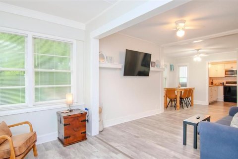 Commercial property in Clearwater, Florida 4 bedrooms, 132.2 sq.m. № 2101794 - photo 4