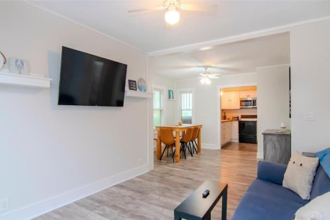 Commercial property in Clearwater, Florida 4 bedrooms, 132.2 sq.m. № 2101794 - photo 6