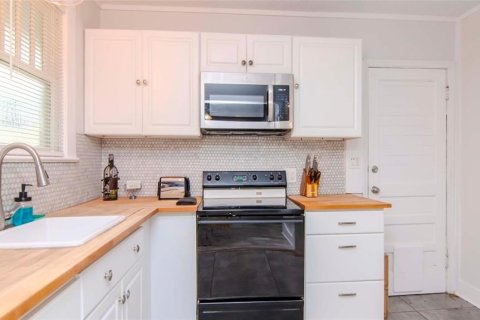 Commercial property in Clearwater, Florida 4 bedrooms, 132.2 sq.m. № 2101794 - photo 11
