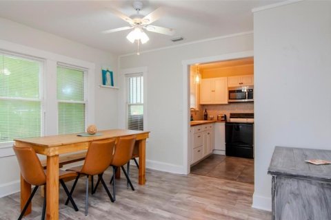 Commercial property in Clearwater, Florida 4 bedrooms, 132.2 sq.m. № 2101794 - photo 8
