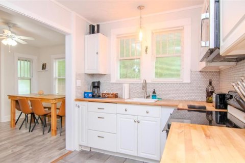 Commercial property in Clearwater, Florida 4 bedrooms, 132.2 sq.m. № 2101794 - photo 13