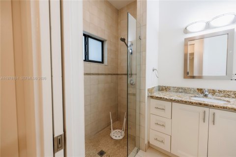House in Miami, Florida 4 bedrooms, 172.8 sq.m. № 2045897 - photo 15