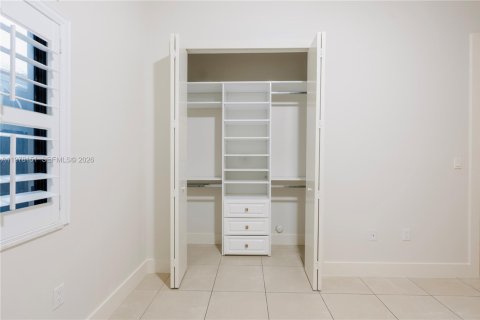 House in Miami, Florida 4 bedrooms, 172.8 sq.m. № 2045897 - photo 21