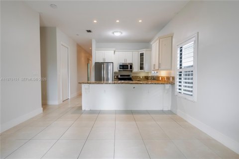 House in Miami, Florida 4 bedrooms, 172.8 sq.m. № 2045897 - photo 5