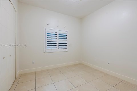 House in Miami, Florida 4 bedrooms, 172.8 sq.m. № 2045897 - photo 23