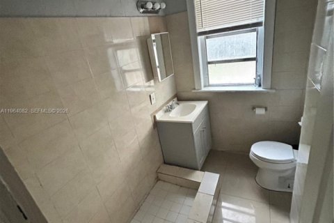 House in Miami, Florida 4 bedrooms, 146.32 sq.m. № 2026139 - photo 18