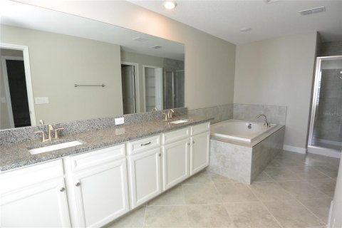Townhouse in Lutz, Florida 3 bedrooms, 215.44 sq.m. № 1906473 - photo 17