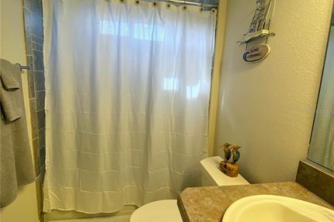 House in The Villages, Florida 3 bedrooms, 140.47 sq.m. № 1543626 - photo 26