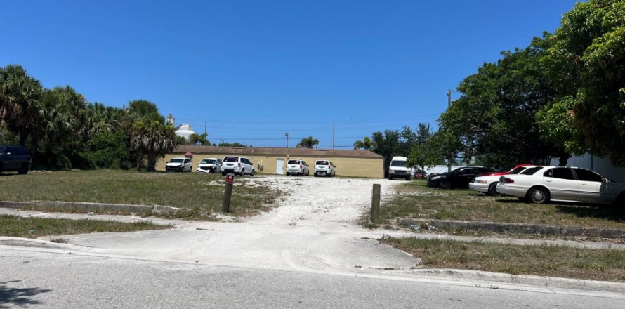 Terreno en Fort Pierce, Florida № 1221589