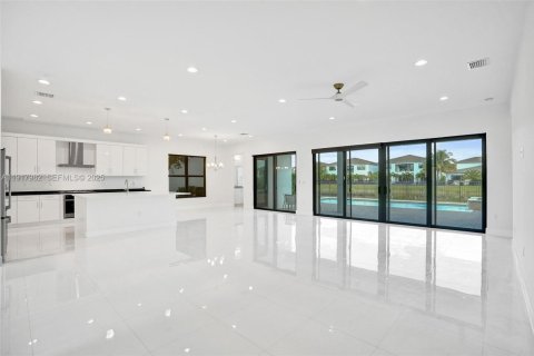 Снять в аренду виллу или дом в Бока-Ратон, Флорида 5 спален, 458.19м2, № 2034150 - фото 19
