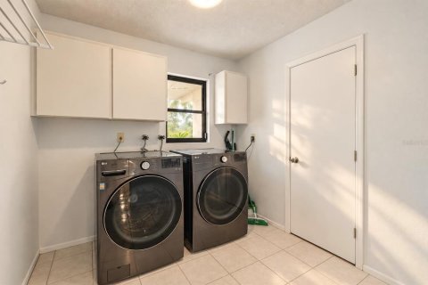 House in Sarasota, Florida 3 bedrooms, 197.7 sq.m. № 2393422 - photo 26