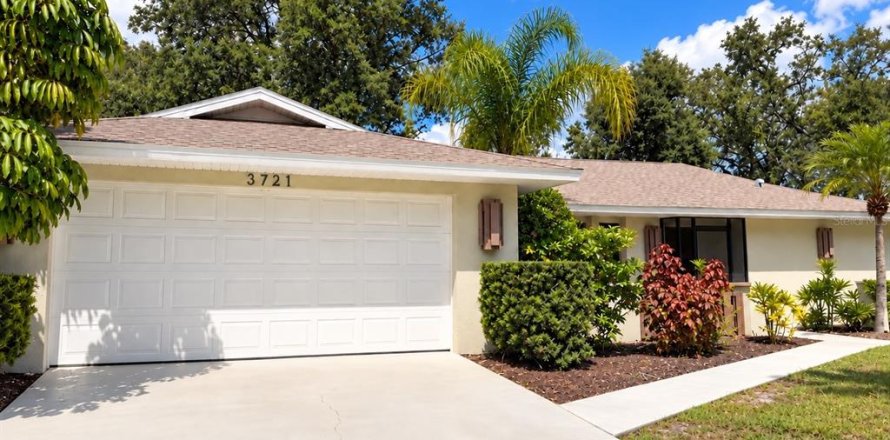 House in Sarasota, Florida 3 bedrooms, 197.7 sq.m. № 2393422