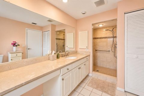 House in Sarasota, Florida 3 bedrooms, 197.7 sq.m. № 2393422 - photo 13