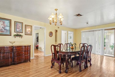 House in Summerfield, Florida 3 bedrooms, 168.25 sq.m. № 2198367 - photo 8