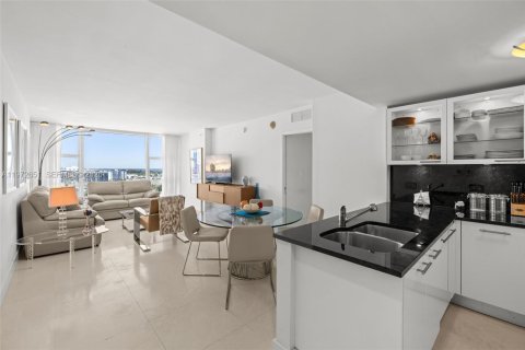 Condo à Miami Beach, Floride, 1 chambre  № 2032936