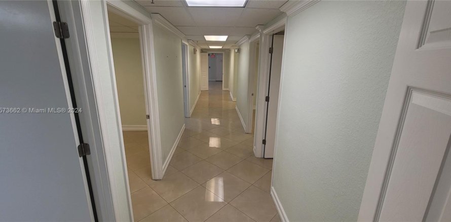 Oficina en Margate, Florida № 1136495