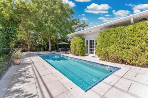 House in Coral Gables, Florida 4 bedrooms, 249.35 sq.m. № 1728621 - photo 27
