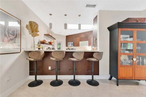 House in Coral Gables, Florida 4 bedrooms, 249.35 sq.m. № 1728621 - photo 8
