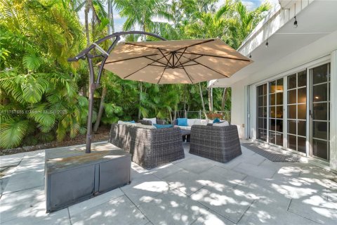 House in Coral Gables, Florida 4 bedrooms, 249.35 sq.m. № 1728621 - photo 26