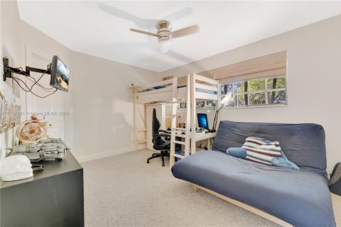 House in Coral Gables, Florida 4 bedrooms, 249.35 sq.m. № 1728621 - photo 22