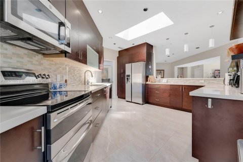 House in Coral Gables, Florida 4 bedrooms, 249.35 sq.m. № 1728621 - photo 7