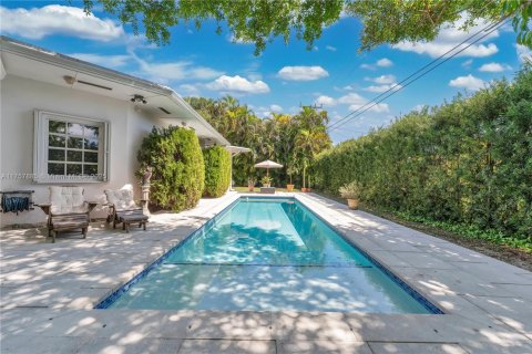 House in Coral Gables, Florida 4 bedrooms, 249.35 sq.m. № 1728621 - photo 28