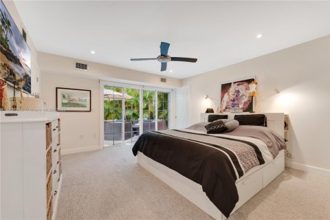 House in Coral Gables, Florida 4 bedrooms, 249.35 sq.m. № 1728621 - photo 16
