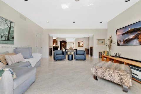 House in Coral Gables, Florida 4 bedrooms, 249.35 sq.m. № 1728621 - photo 15