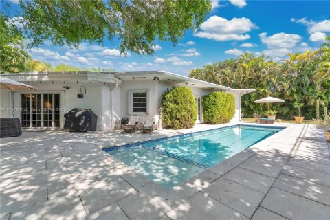 House in Coral Gables, Florida 4 bedrooms, 249.35 sq.m. № 1728621 - photo 29