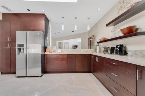 House in Coral Gables, Florida 4 bedrooms, 249.35 sq.m. № 1728621 - photo 6