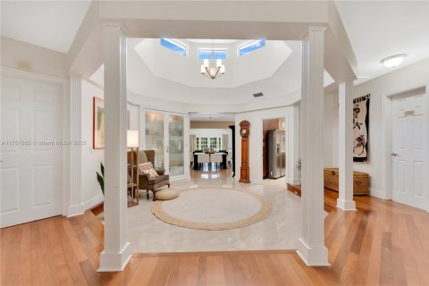 House in Coral Gables, Florida 4 bedrooms, 249.35 sq.m. № 1728621 - photo 2