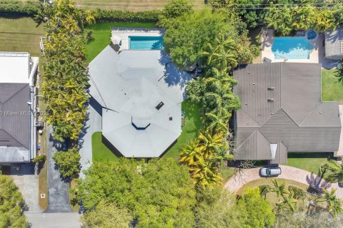 House in Coral Gables, Florida 4 bedrooms, 249.35 sq.m. № 1728621 - photo 30