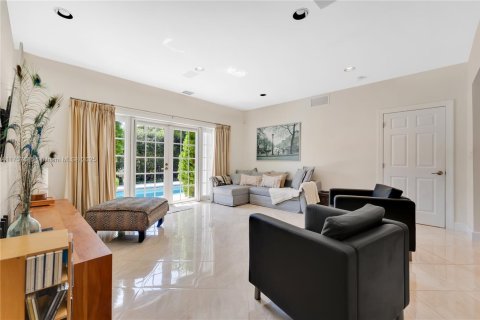 House in Coral Gables, Florida 4 bedrooms, 249.35 sq.m. № 1728621 - photo 14
