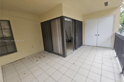 Copropriété à louer à Miami, Floride: 3 chambres, 102.38 m2 № 2060345 - photo 11
