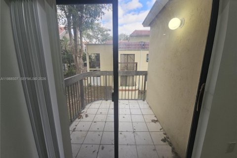 Copropriété à louer à Miami, Floride: 3 chambres, 102.38 m2 № 2060345 - photo 9