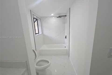 Copropriété à louer à Miami, Floride: 3 chambres, 102.38 m2 № 2060345 - photo 7