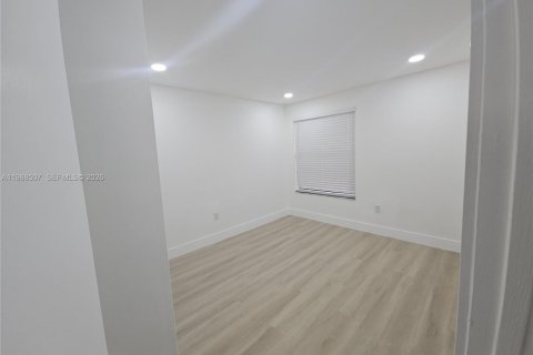 Copropriété à louer à Miami, Floride: 3 chambres, 102.38 m2 № 2060345 - photo 15